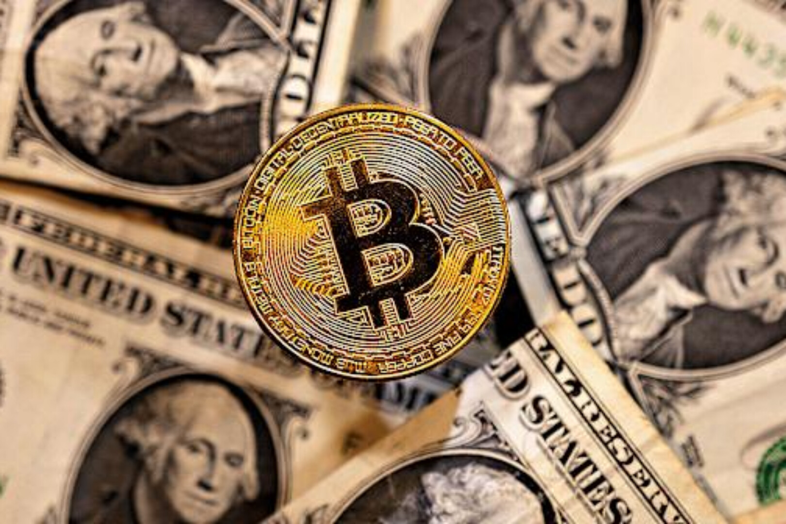 比特币财库公司的崛起是超越美元的必经之路？
