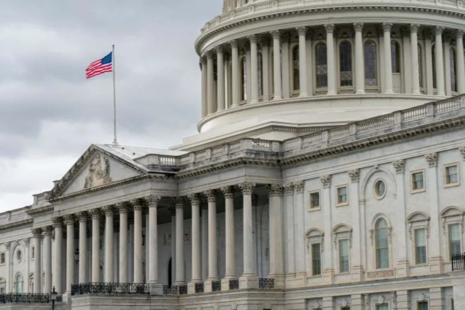 政府閉鎖の終了は市場の回復を意味するのか？これまでの政府機関による経済再開後の米国株、金、BTCのパフォーマンスを包括的に分析。