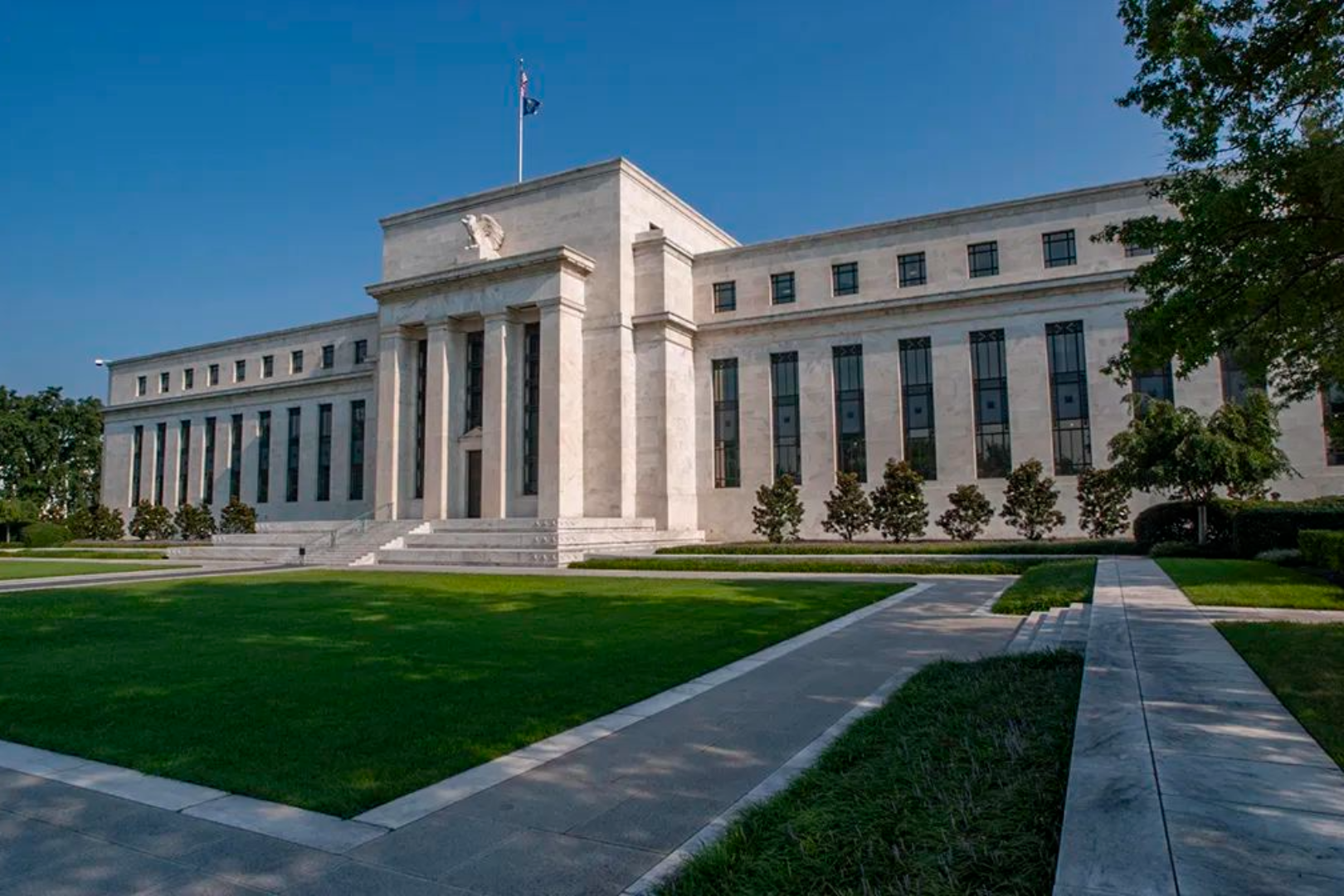 美联储变局前夜：华尔街正为一场没有「鲍威尔」的利率之战未雨绸缪