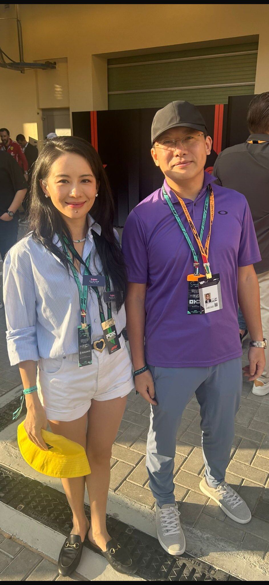 何一发布与OKX Star合照并称沟通过“挖人”，但未曾提及“1011事件”