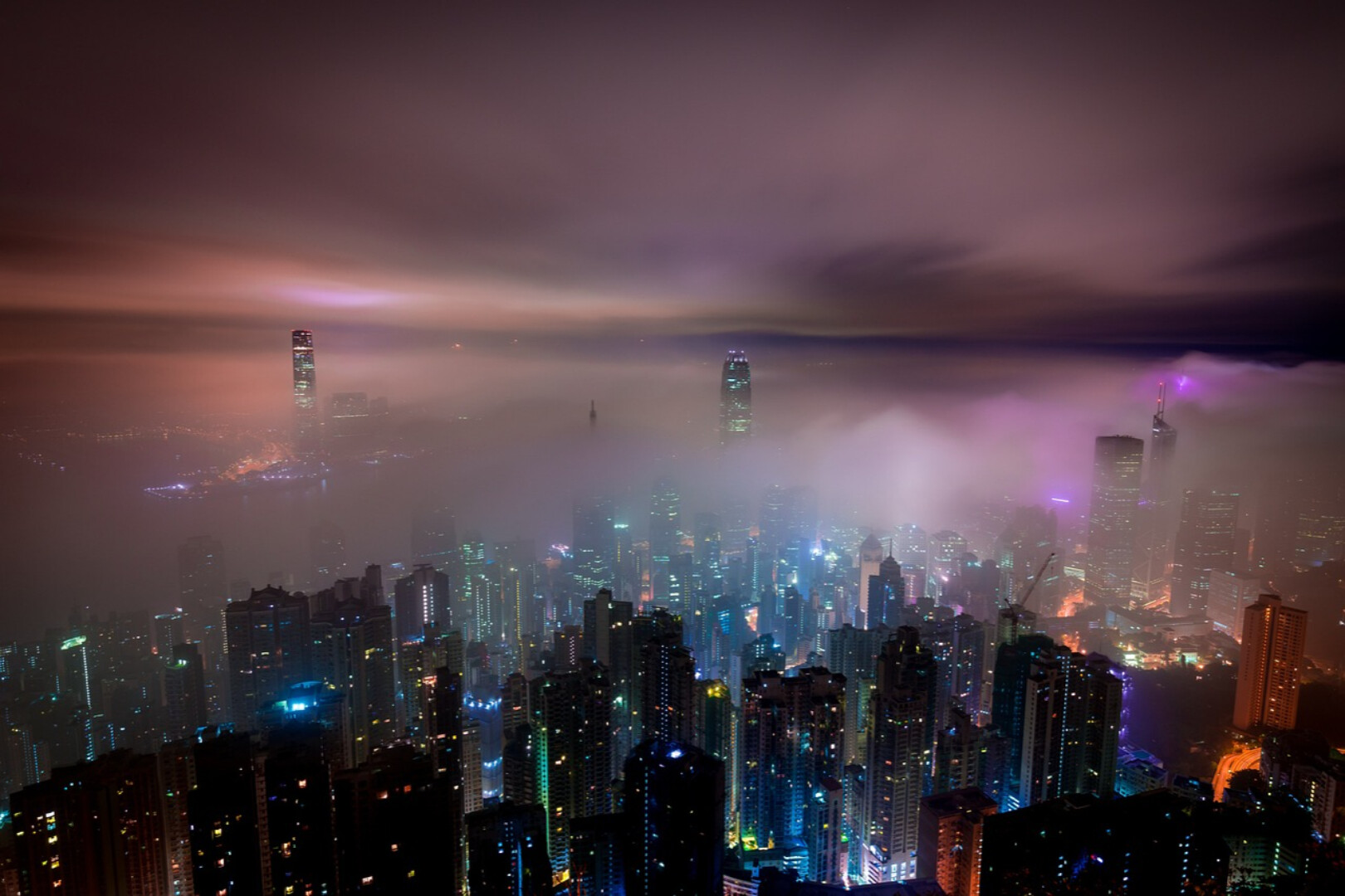 When Gold Gets "Trapped" in Dubai, It's Time to Firmly "Be Bullish" on Hong Kong