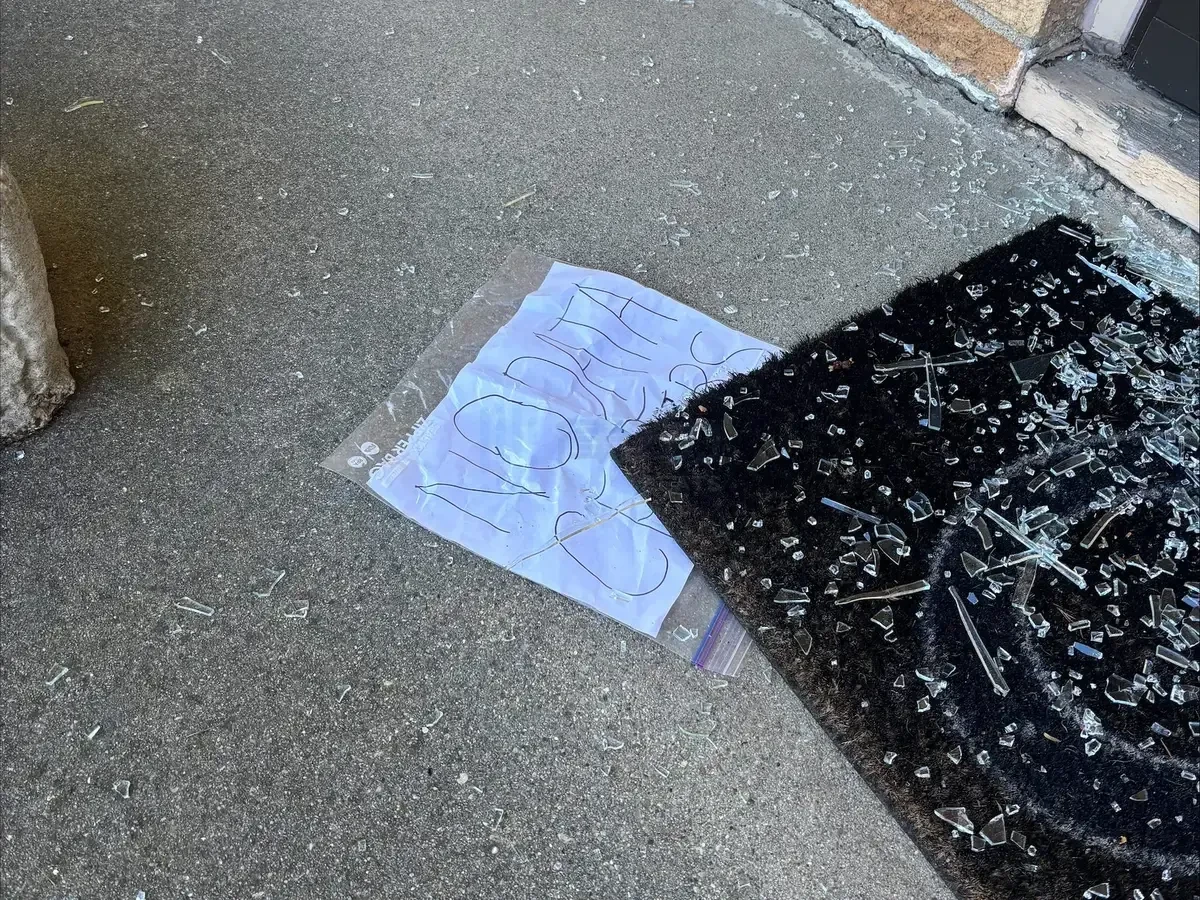 BAHKAN JIKA MEREKA MENEMBAK DI PENJARA, MENGAPA ORANG-ORANG DI KOTA-KOTA KECIL DI AMERIKA SERIKAT OBJEK UNTUK AID?
