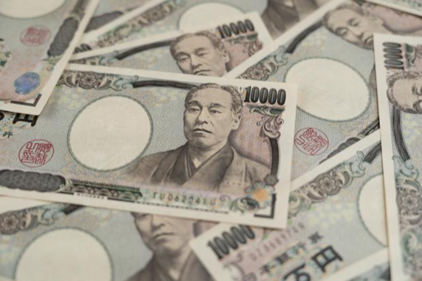 162告急：20年最拥挤的日元空头，正在挑战日本央行的底线