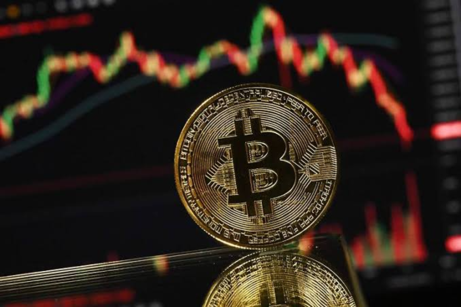美股和黄金齐涨,为何只有BTC在「装死」?