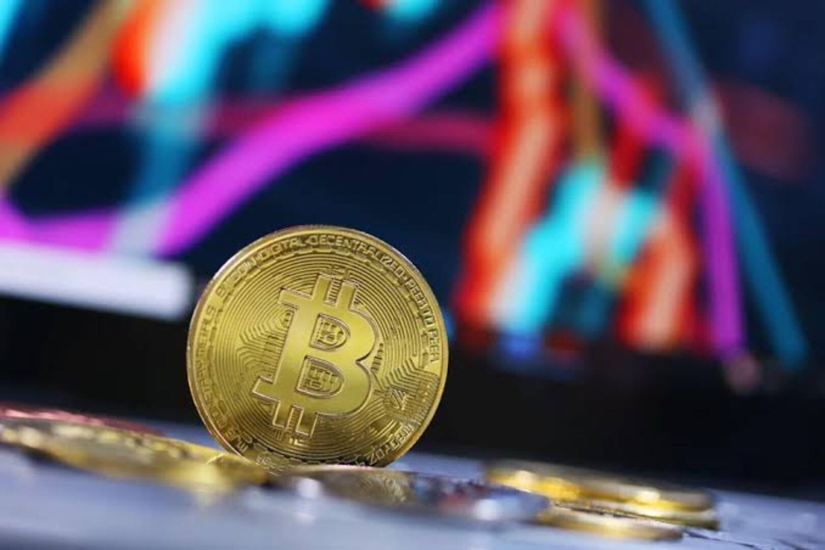 比特币企稳8万美元关口，机构与聪明钱如何看待后市？