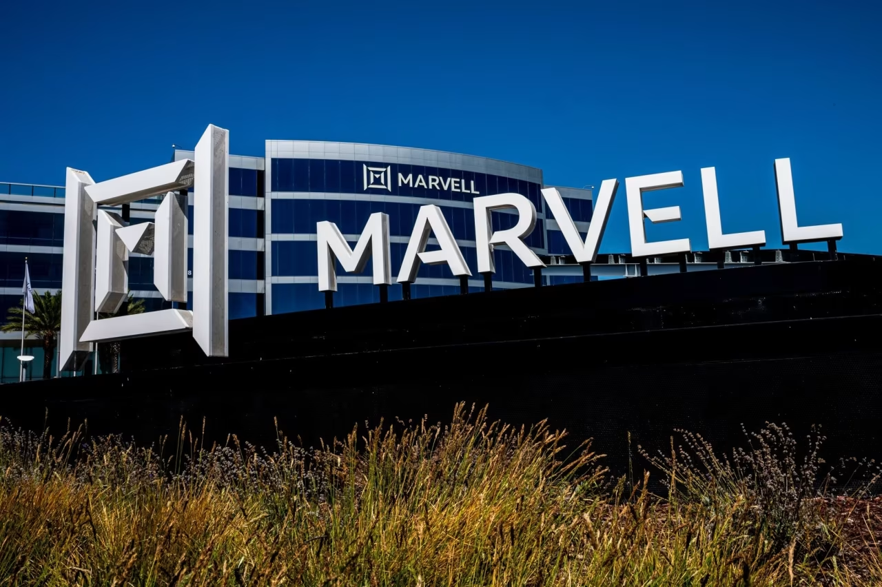 Why Did Marvell's Stock Surge? A Deep Dive into Google's Custom AI Chips and the $20 Billion Revenue Target